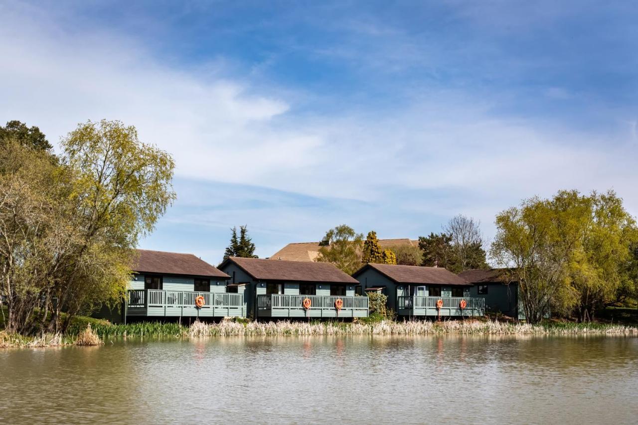 The Vale Golf & Country Club Villa Bishampton Exterior photo