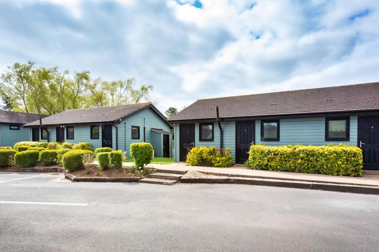 The Vale Golf & Country Club Villa Bishampton Exterior photo