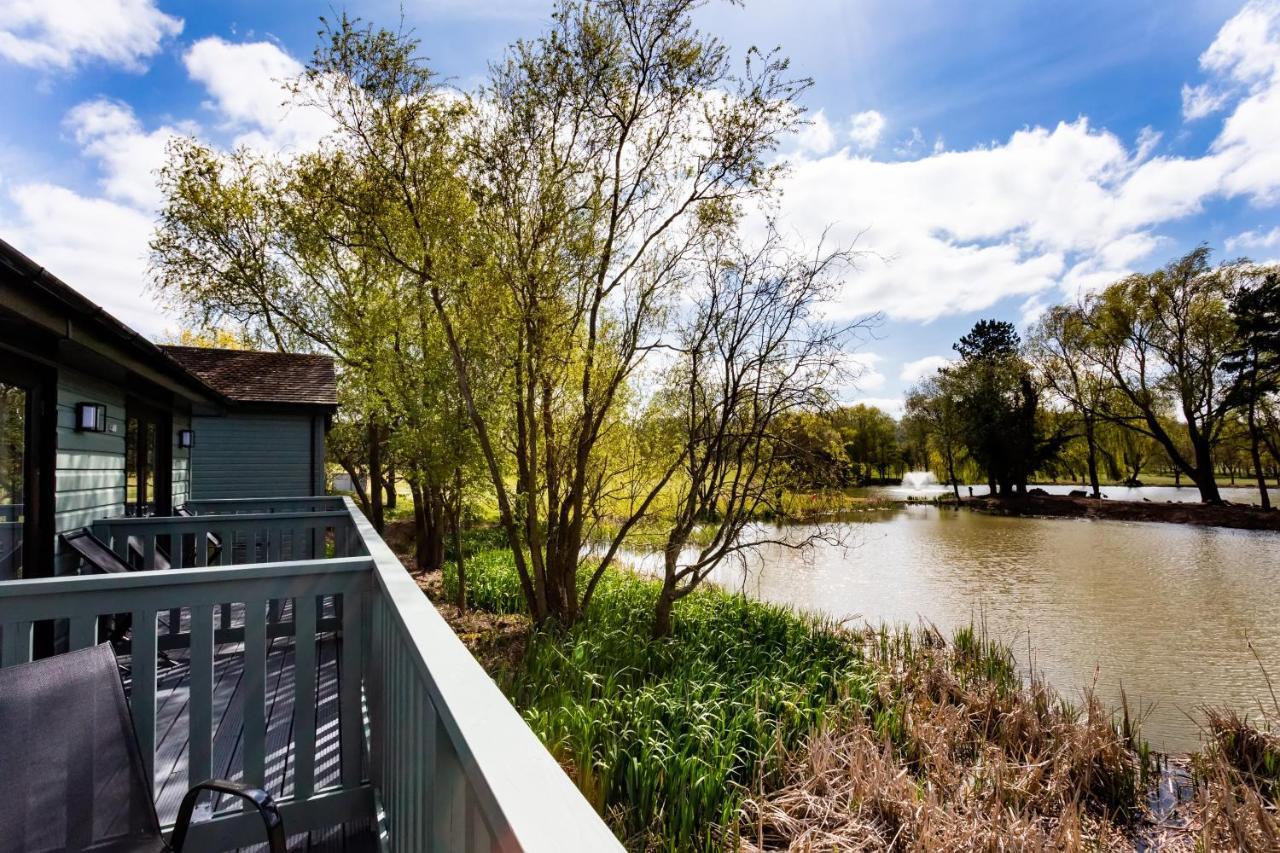 The Vale Golf & Country Club Villa Bishampton Exterior photo