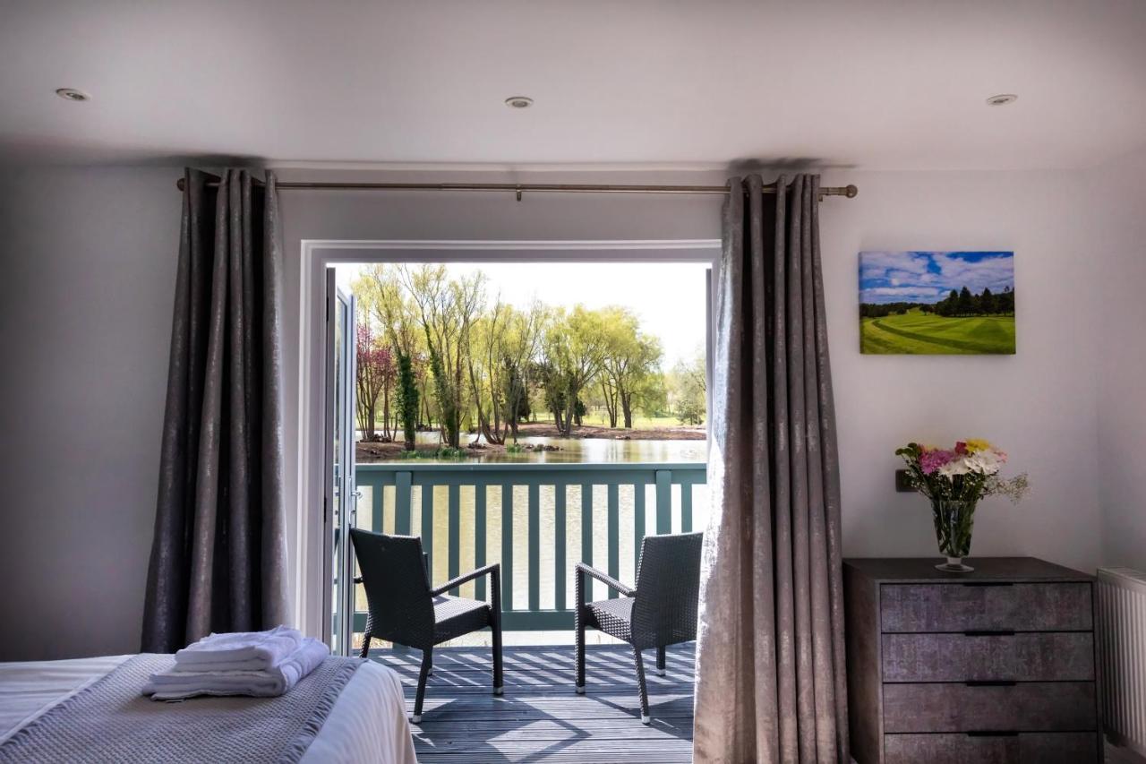 The Vale Golf & Country Club Villa Bishampton Exterior photo