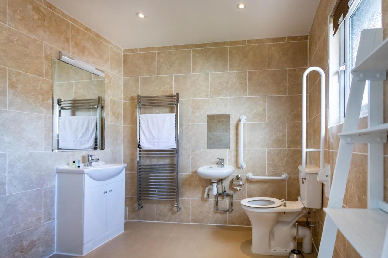 The Vale Golf & Country Club Villa Bishampton Exterior photo